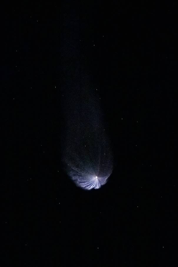 A comet in the sky

Description automatically generated