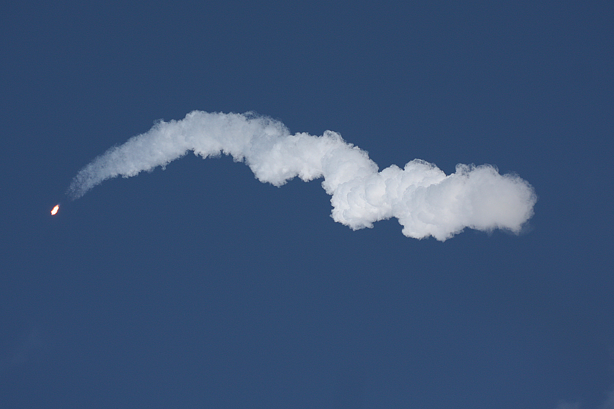 Falcon 9 Starlink V1.0-L26 Downrange, Photo Courtesy Carleton Bailie Spaceline