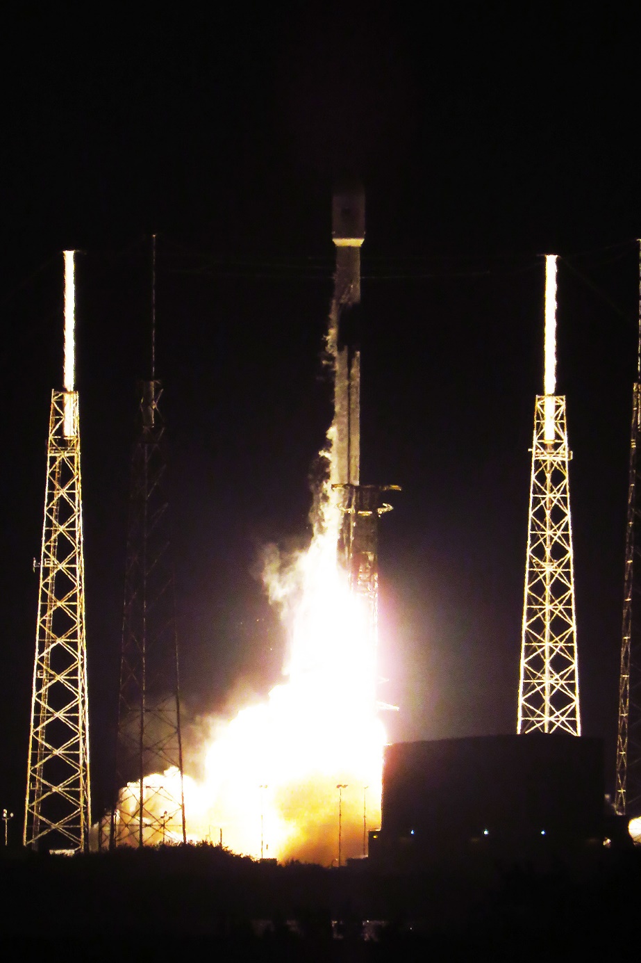 Falcon 9 Starlink V1.0-L27 Launch, Photo Courtesy Carleton Bailie Spaceline