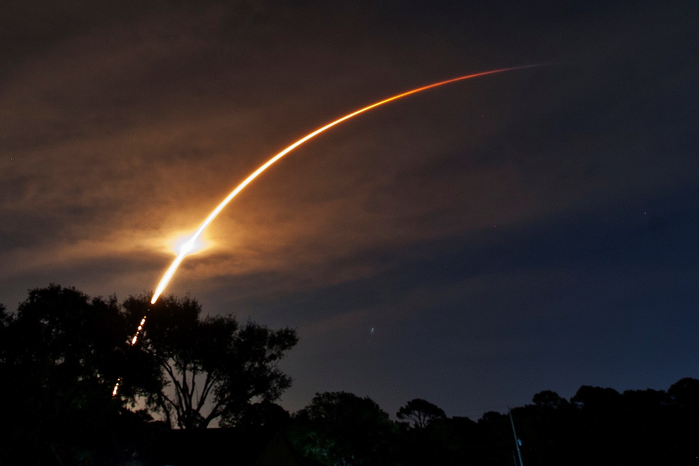 Falcon 9 Starlink 6-9 Streak Shot, Photo Courtesy Carleton Bailie/Spaceline
