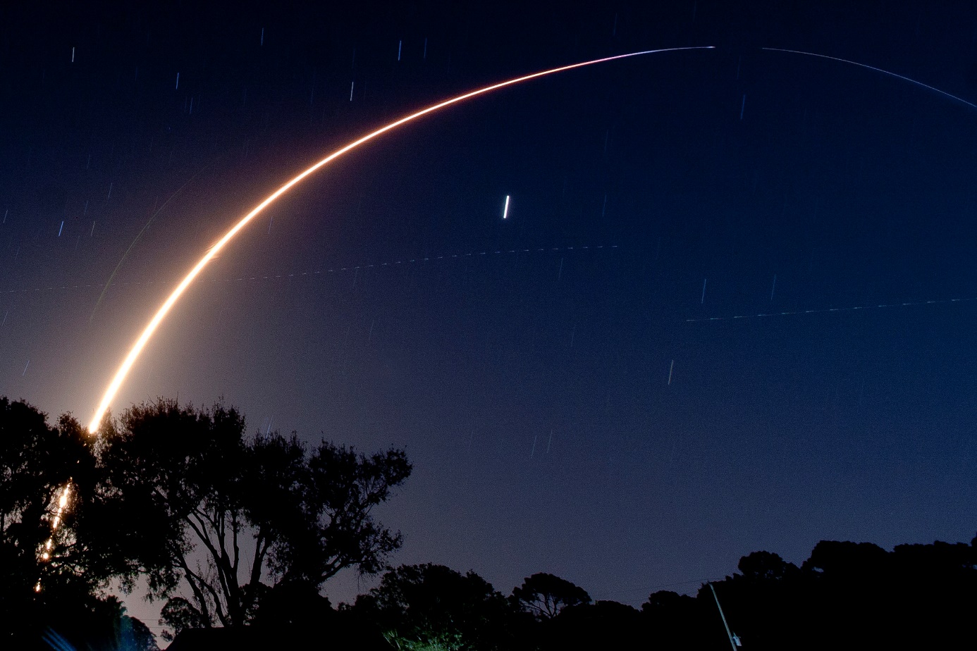 Falcon 9 Starlink 6-26 Streak Shot, Photo Courtesy Carleton Bailie/Spaceline