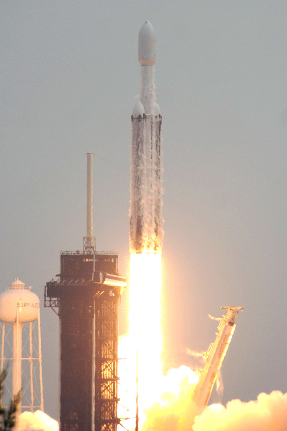 Falcon Heavy Psyche Launch, Photo Courtesy Carleton Bailie/Spaceline
