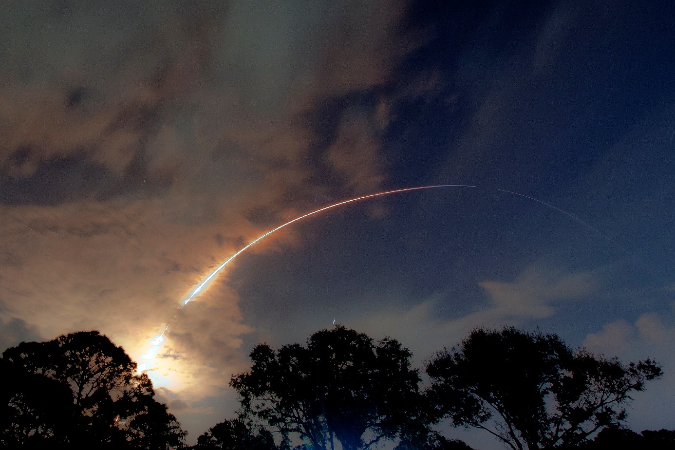 Falcon 9 Starlink 6-16 Streak Shot, Photo Courtesy Carleton Bailie/Spaceline